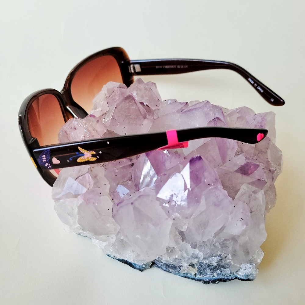 Betsey Johnson Sunglasses - Picture 6 of 6